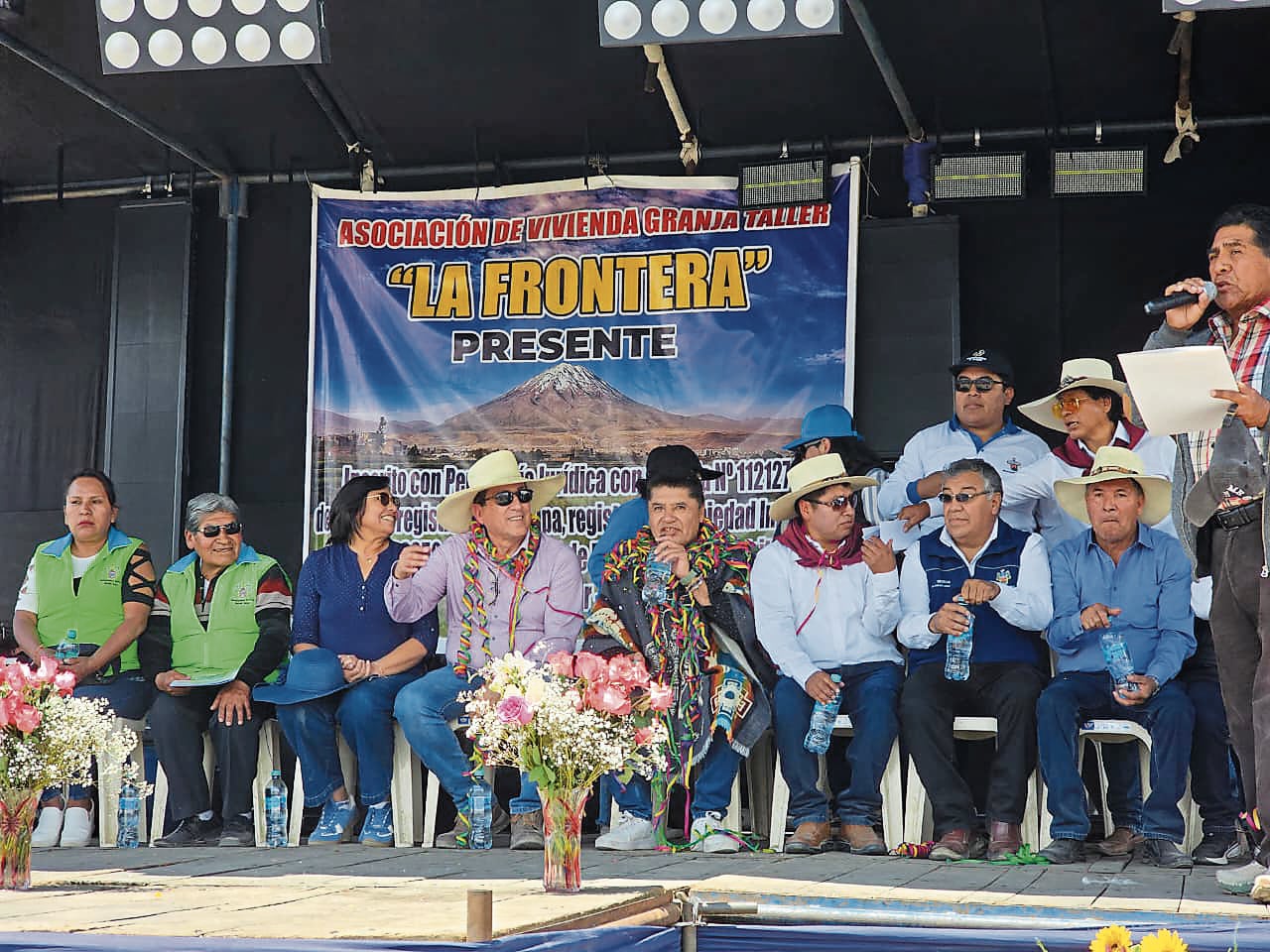 Alcalde de Arequipa entregó resolución en distrito de Mariano Melgar. Foto: GEC.