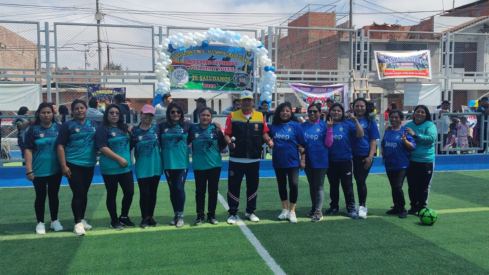 Damas participaron en duelos de fulbito y vóley ante el aplauso de sus compañeros. (Foto: Difusión)