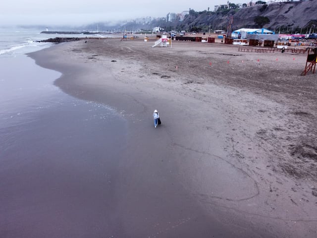 Cierran de la playa Agua Dulce por limpieza y fumigación (Foto: Julio Reaño/GEC)