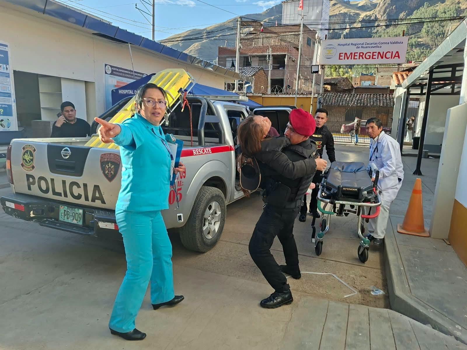 Dos personas resultan heridas tras choque de mototaxi contra auto en Huancavelica