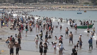 Año Nuevo 2026: Decenas de personas continúan sus celebraciones en la playa Agua Dulce (FOTOS)