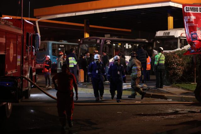 Lima, Lunes 20 de mayo del 2024. Un fallecido y al menos 20 heridos ha dejado la deflagración por fuga de gas glp en un grifo ubicado en el distrito de Villa María del Triunfo. Fotos: Anthony Niño de Guzman