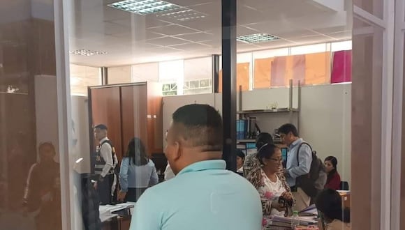 Los miembros de la Fiscalía y de la Dirección Contra la Corrupción de la PNP ingresaron a las oficinas de abastecimiento, logística y tesorería