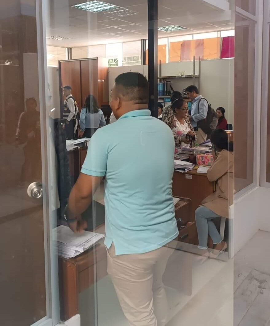 Los miembros de la Fiscalía y de la Dirección Contra la Corrupción de la PNP ingresaron a las oficinas de abastecimiento, logística y tesorería