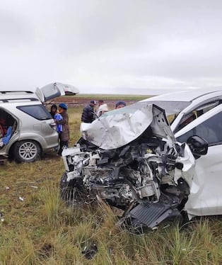 Puno: Una fallecida y varios heridos tras el choque frontal de dos vehículos