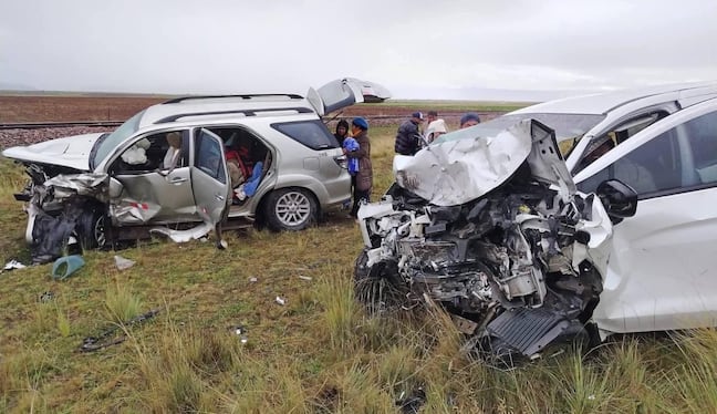 Puno: Una fallecida y varios heridos tras el choque frontal de dos vehículos