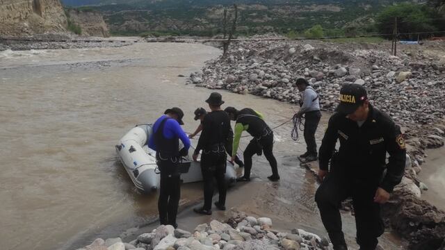 Con botes continúan búsqueda del menor Erick Anderson en el río Sicra