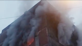 Controlan incendio en almacén de Barrios Altos que movilizó a más de 15 unidades de bomberos