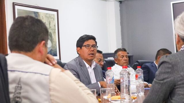 Alcaldes de Arequipa firman documento para pedir cita con el gobernador Rohel Sánchez por emergencia de inseguridad