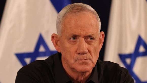 Benny Gantz, miembro del Gabinete de Guerra israelí y principal adversario político del primer ministro, Benjamín Netanyahu, dijo que Irán es “un problema global”.  (Foto de Abir SULTAN / POOL / AFP)