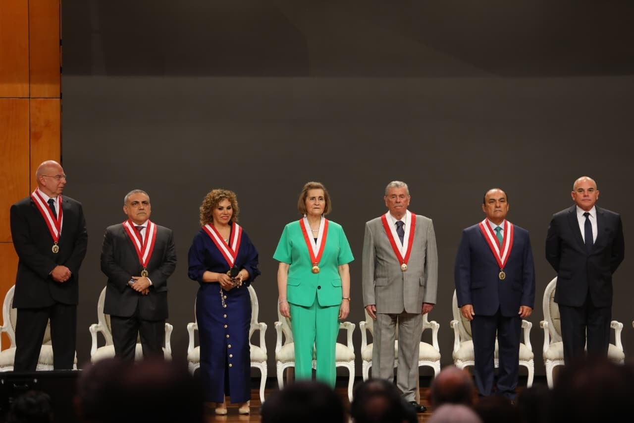 Altas autoridades del Estado asistieron a juramentación de María Teresa Cabrera, respaldando el inicio de su gestión.