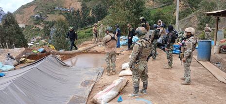 Destruyen campamento y maquinaria usada por mineros ilegales en Pataz