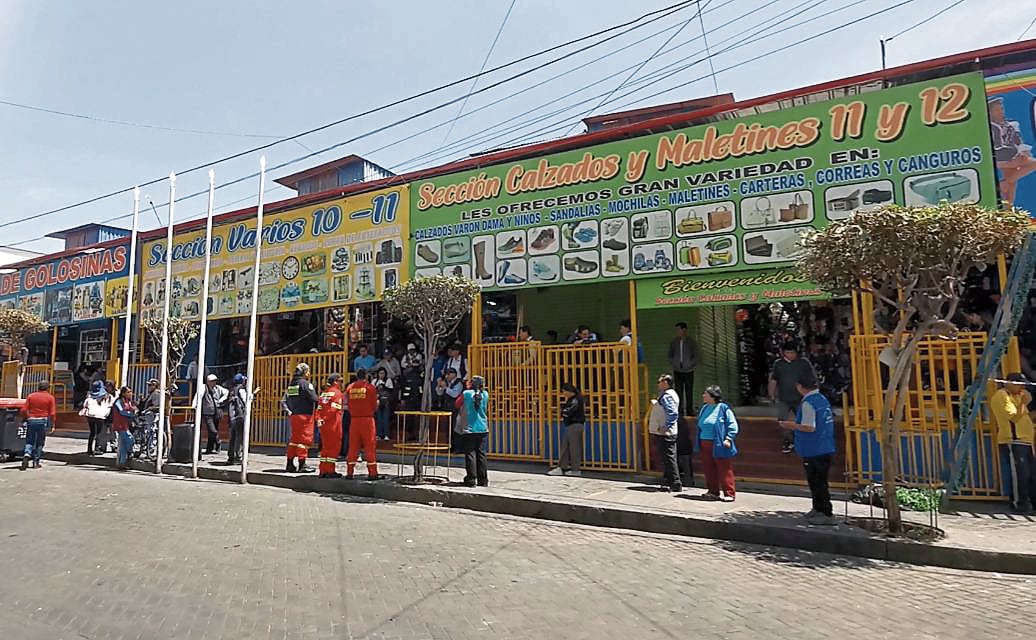 Feria Altiplano situado en el distrito de Miraflores.