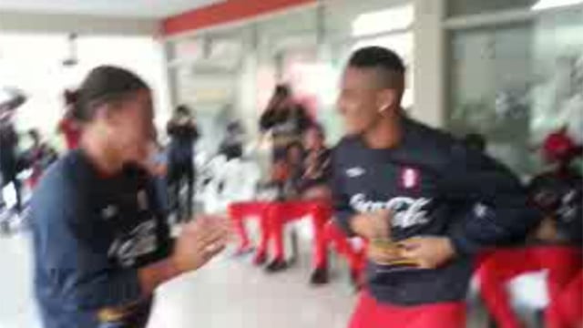Selección peruana bailó al ritmo de Óscar Avilés