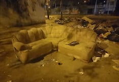 Ica: arrojan a la basura juego de muebles en plena avenida Arenales y genera malestar