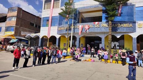 Protesta contra alcalde de Paucarbamba termina en momentos de tensión