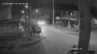 Delincuentes roban camioneta en solo 10 segundos a trabajador de mina frente a su casa en El Agustino (VIDEO)