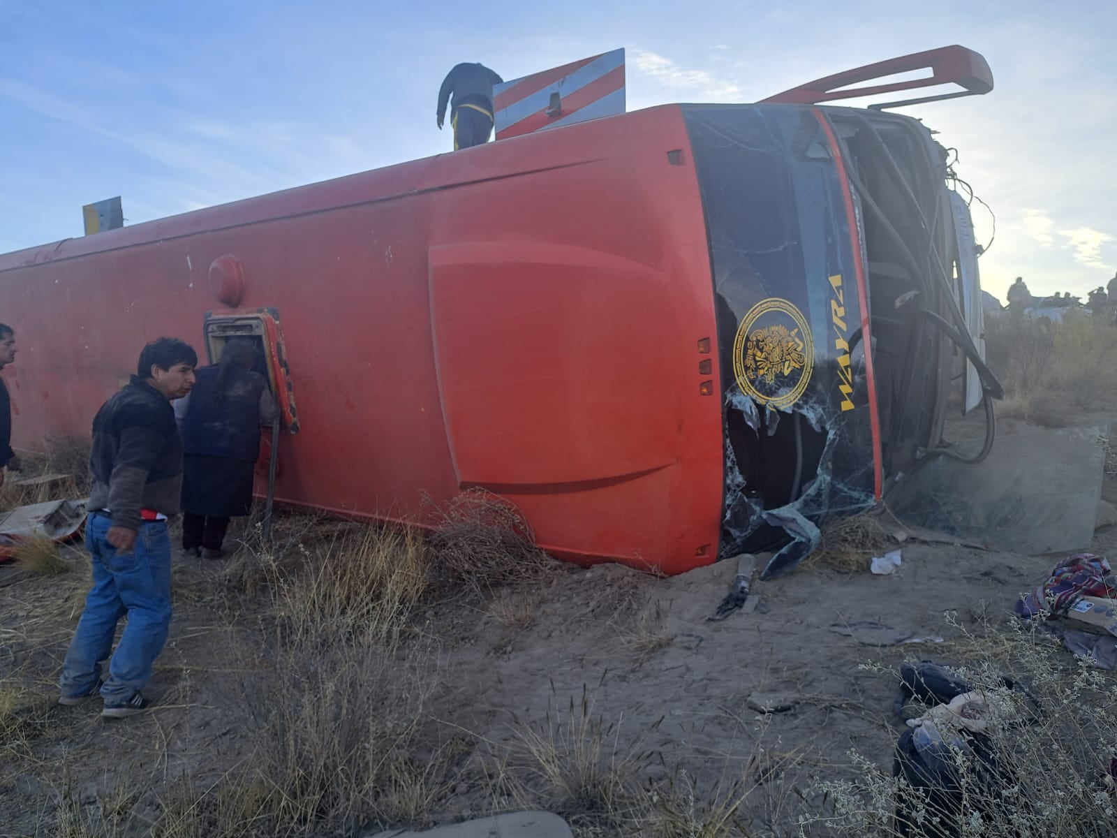 Bus de transporte interprovincial cayó 50 metros. (Foto: Difusión)