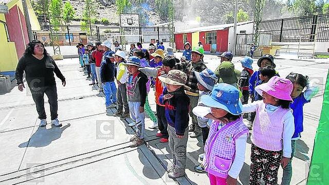 Colegios podrán suspender clases por protestas si lo ven conveniente