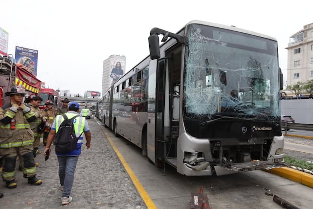 Triple choque en el Metropolitano deja al menos 40 heridos en Miraflores (Fotos: Violeta Ayasta/GEC)