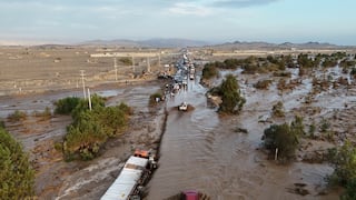 Ica: huaicos arrastran camión y dejaron cientos de vehículos varados en Ocucaje