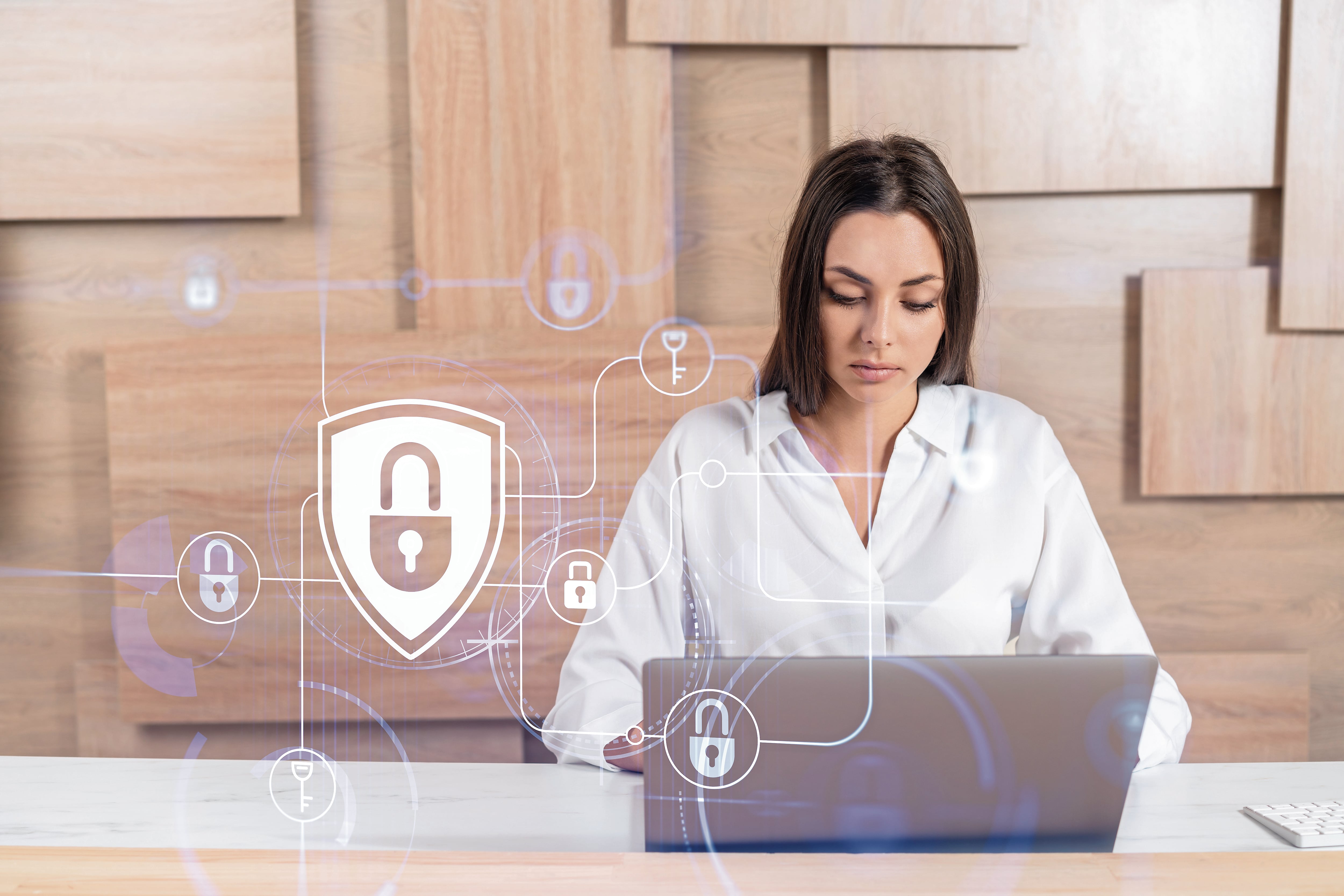 Especialistas en tecnología recomiendan cambiarlas periódicamente considerando incrementar el nivel de dificultad para no ser víctima de la cibercriminalidad.