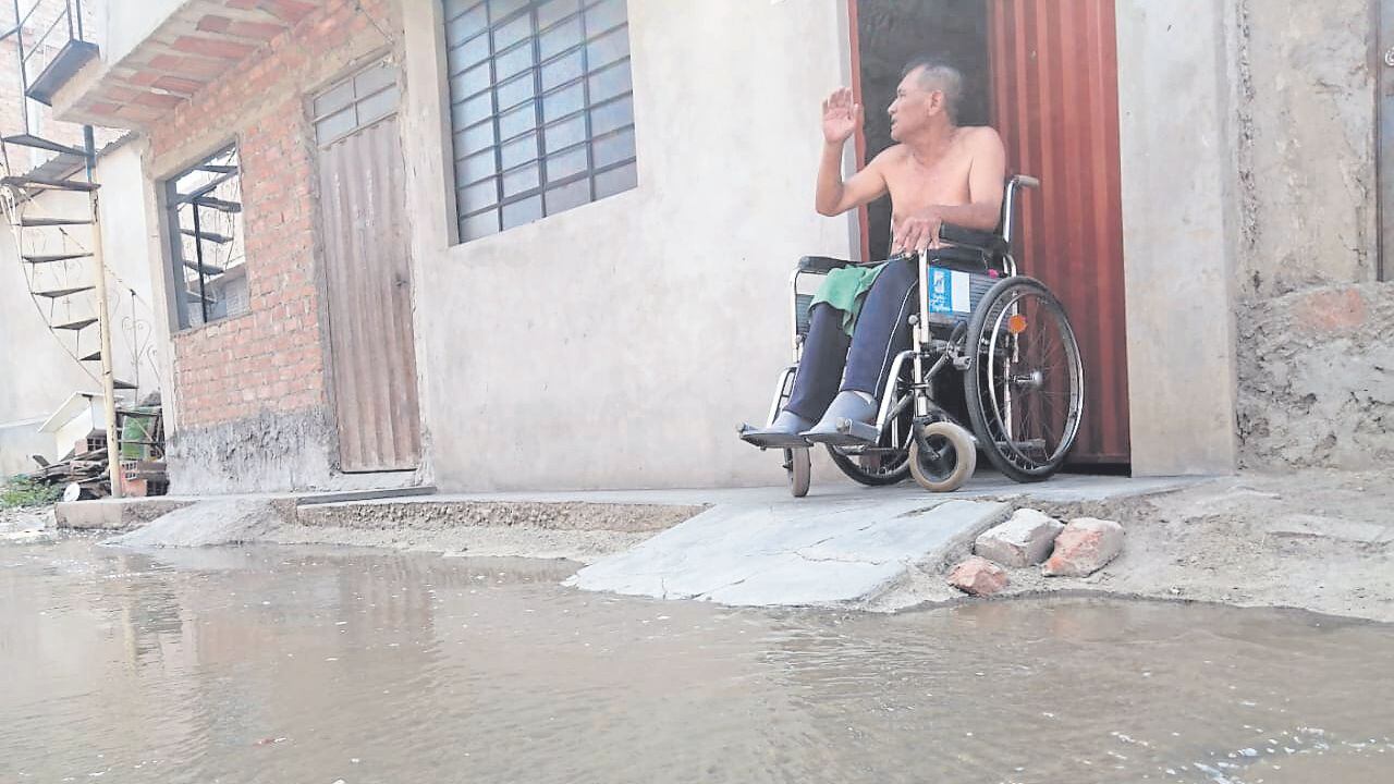 Especialista en Oceanografía Gustavo Iwanaga explica que las precipitaciones de ayer no tienen relación con el fenómeno de El Niño, pero advierte que en el mar hay masas de aguas cálidas que dentro de unos meses pueden desatar intensas lluvias. Región solo ha gastado 3.8% del presupuesto para obras de prevención.