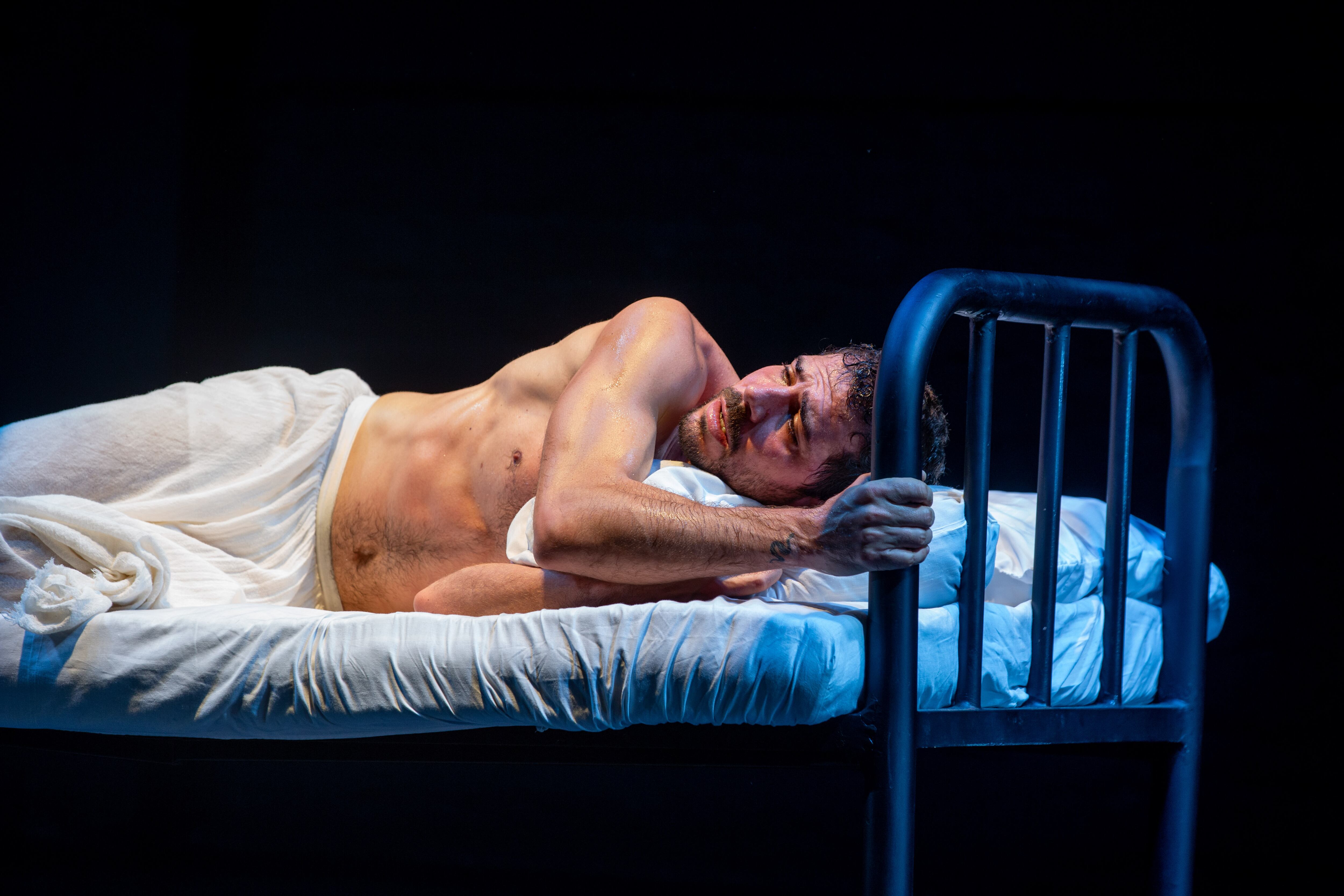 Oscar Yepez en la obra 'Los autorretratos de Egon Schiele', dirigida por Roberto Ángeles. (Fotos: Javicho Rivero)