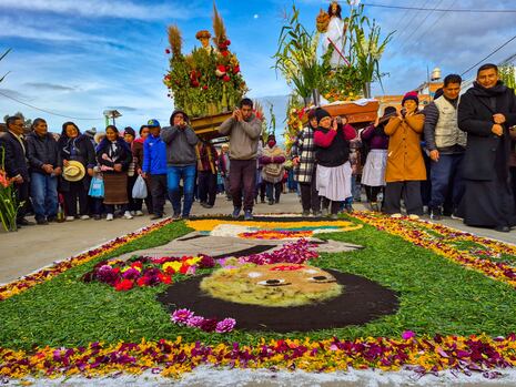 Santos recorrieron las calles de Sapallanga para despedir la Semana Santa 2026