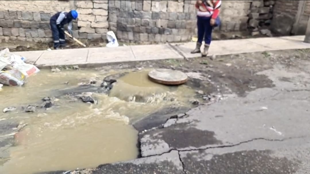 Desborde de buzones de desagüe se registraron desde enero (Foto: Yunsu Pariapaza)
