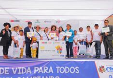 Ministra entrega tarjetas de asistencia económica a menores en orfandad de Junín