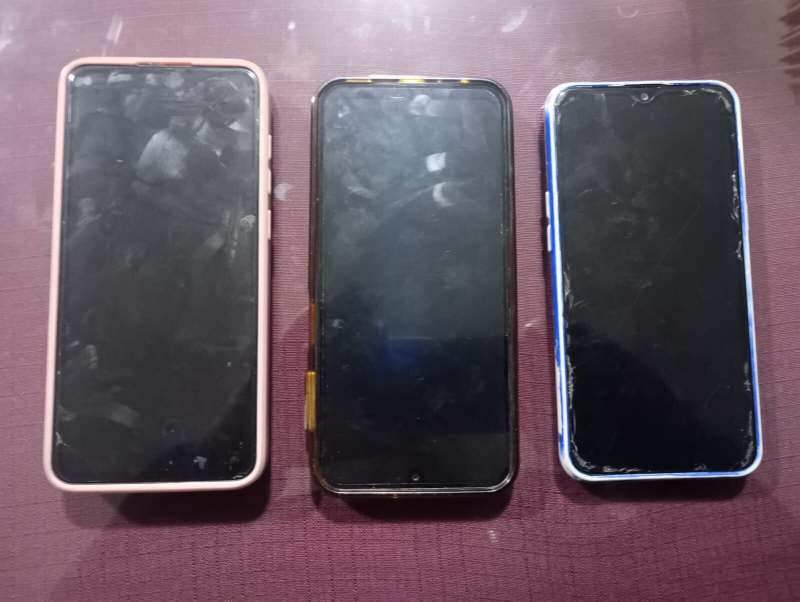 Celulares incautados en la comisaría Santa Marta. Foto: GEC.