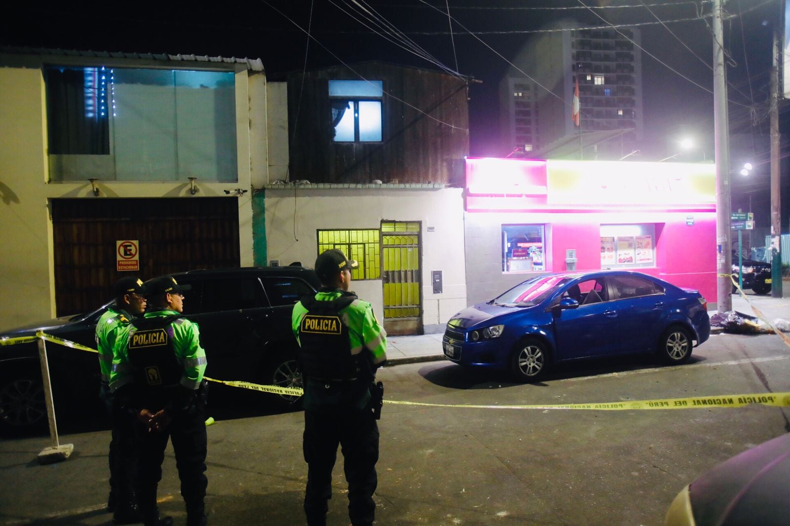 El chofer del vehículo y tres mujeres mujeres habría sido heridos por el ataque armado | Foto: GEC