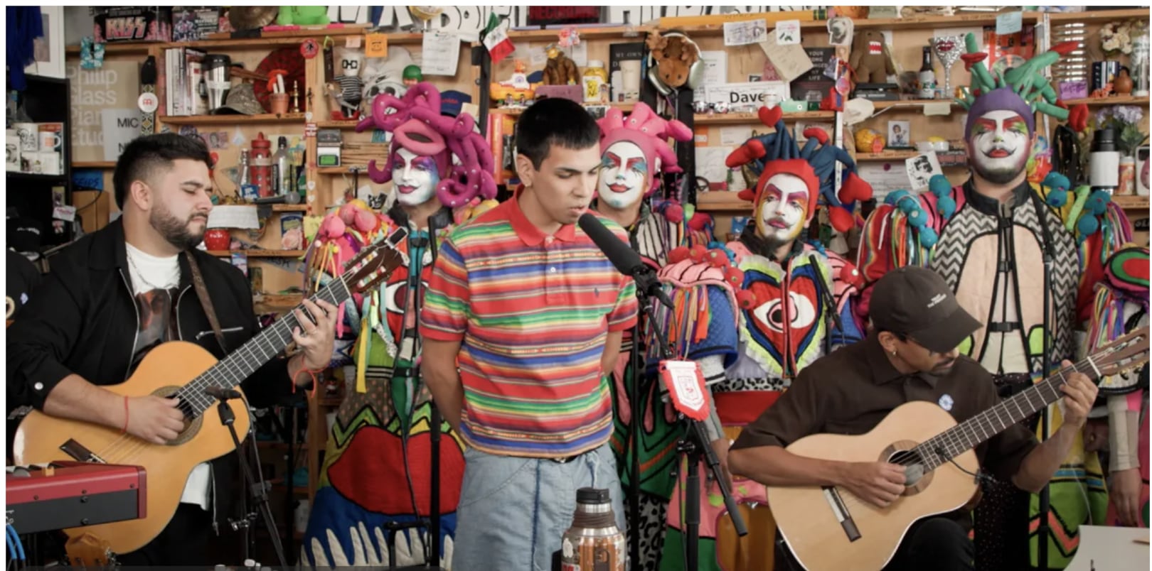 El artista argentino de 19 años presentó un set que mezcla tradición, identidad y sonidos contemporáneos en uno de los escenarios más influyentes.