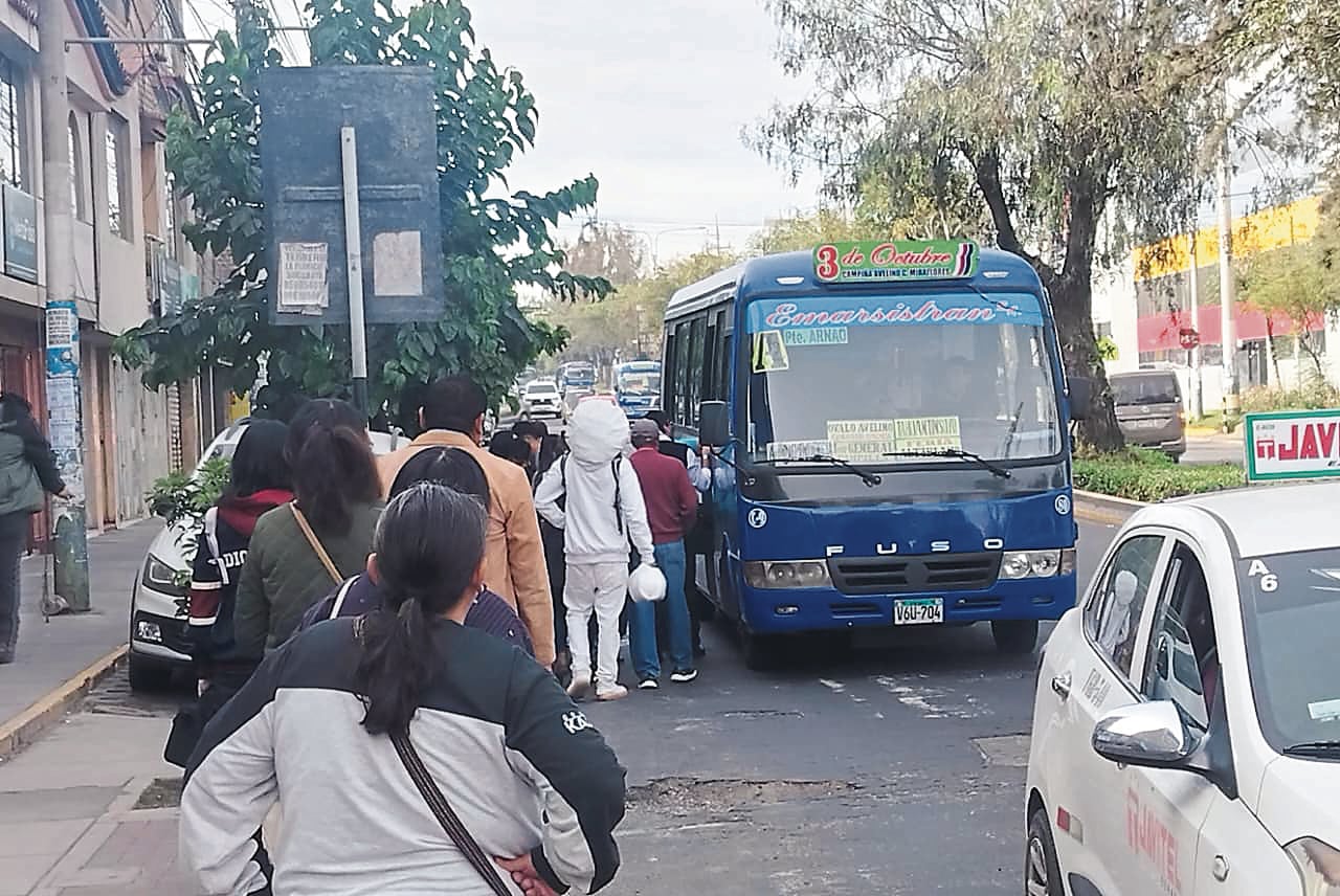 Transportistas esperan subsidio en combustible. Foto: GEC.