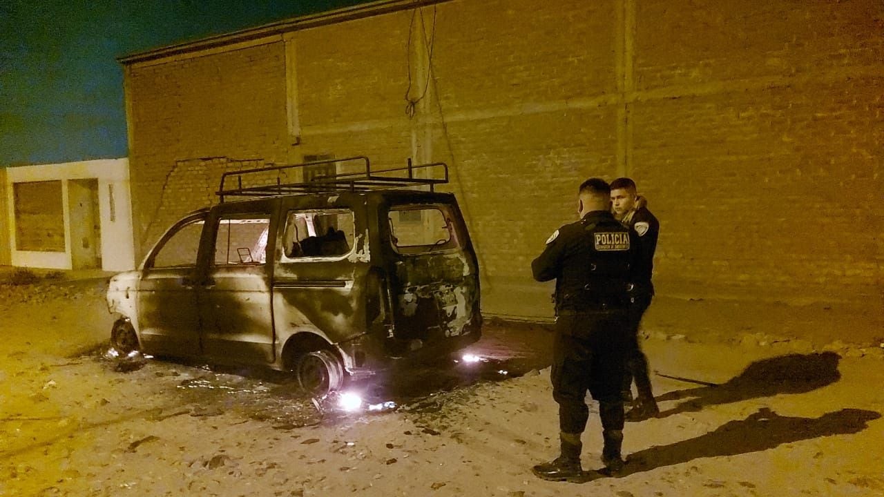 Unidad móvil fue abandonada en la calle Prolongación Wiracocha del sector Sol Naciente II.