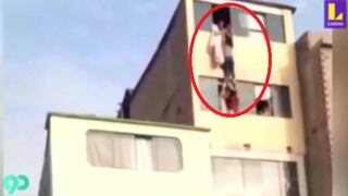 Mujer intenta saltar por ventana del cuarto piso para no ser agredida por su pareja 