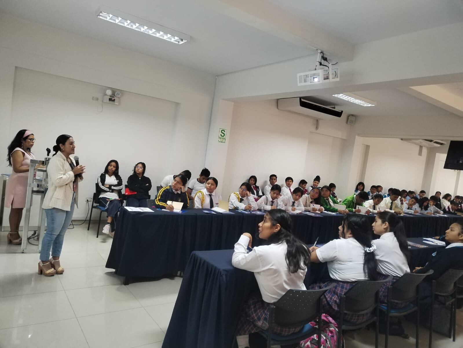 Gobierno regional capacita a alumnos