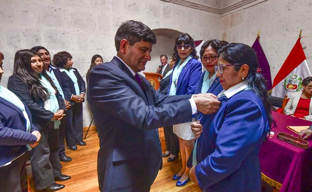 Nueva gerente en juramentación como miembro del Comité de Damas este año. (Foto: Difusión)