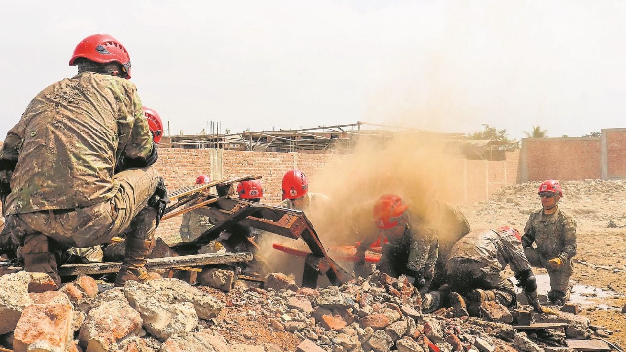 La Compañía de Intervención Rápida para Desastres del Ejército Peruano realiza cursos en el Centro de Operaciones de Emergencia (Coer) La Libertad, para estar capacitados y listos a actuar ante posibles desastres naturales de magnitud. El terremoto en Venezuela evidenció que es necesario contar con equipos de élite.