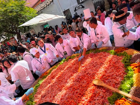 Pisco: Grupo Herencias representó a la gastronomía en el ceviche de trucha más grande del Perú
