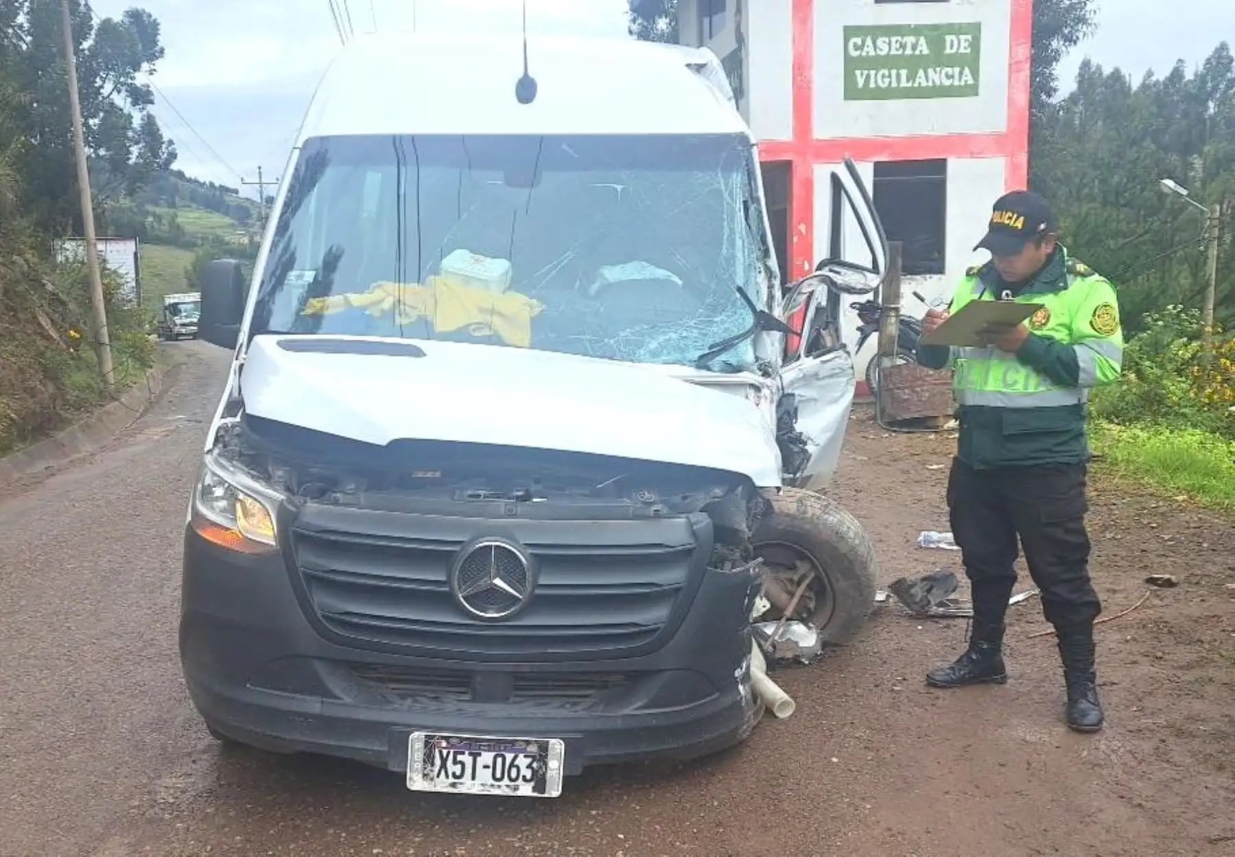 El accidente ocurrió la mañana del 6 de abril cuando el vehículo impactó contra una caseta de seguridad ciudadana en el distrito de Pitumarca. (Imagen: Andina)