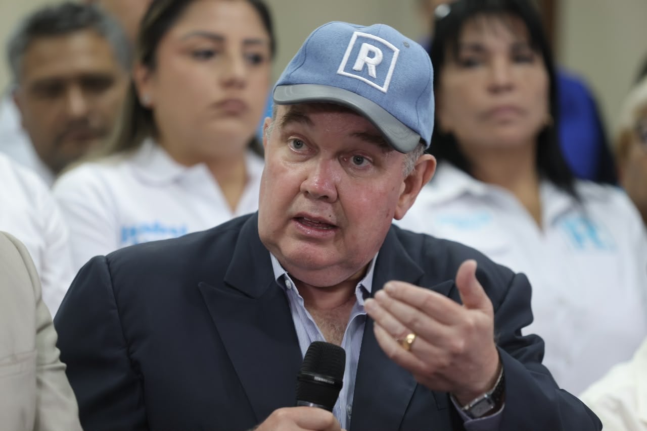 JEE Lima Centro declara improcedente solicitud para excluir a López Aliaga de lista de Renovación Popular
