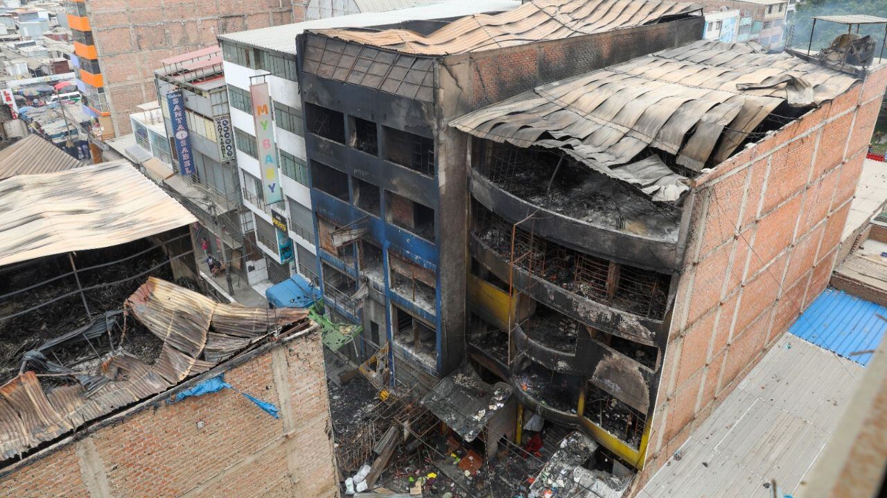 Cinco edificios fueron afectados por el incendio de la madrugada del sábado.
