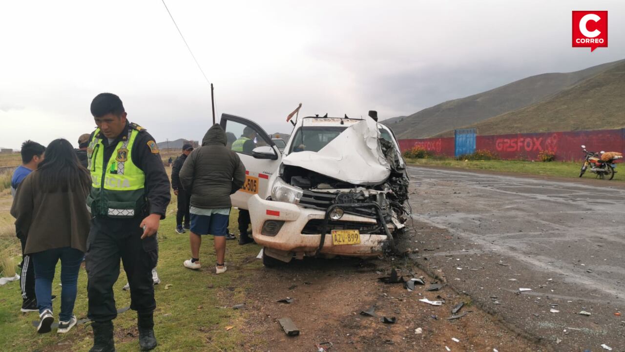 Varios heridos tras violento choque de camioneta y minivan en Puno