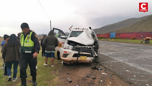 Varios heridos tras violento choque de camioneta y minivan en Puno