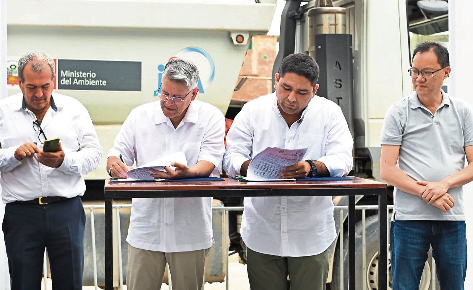 Piura: Vecinos exigen limpiar drenes ante amenaza de El Niño