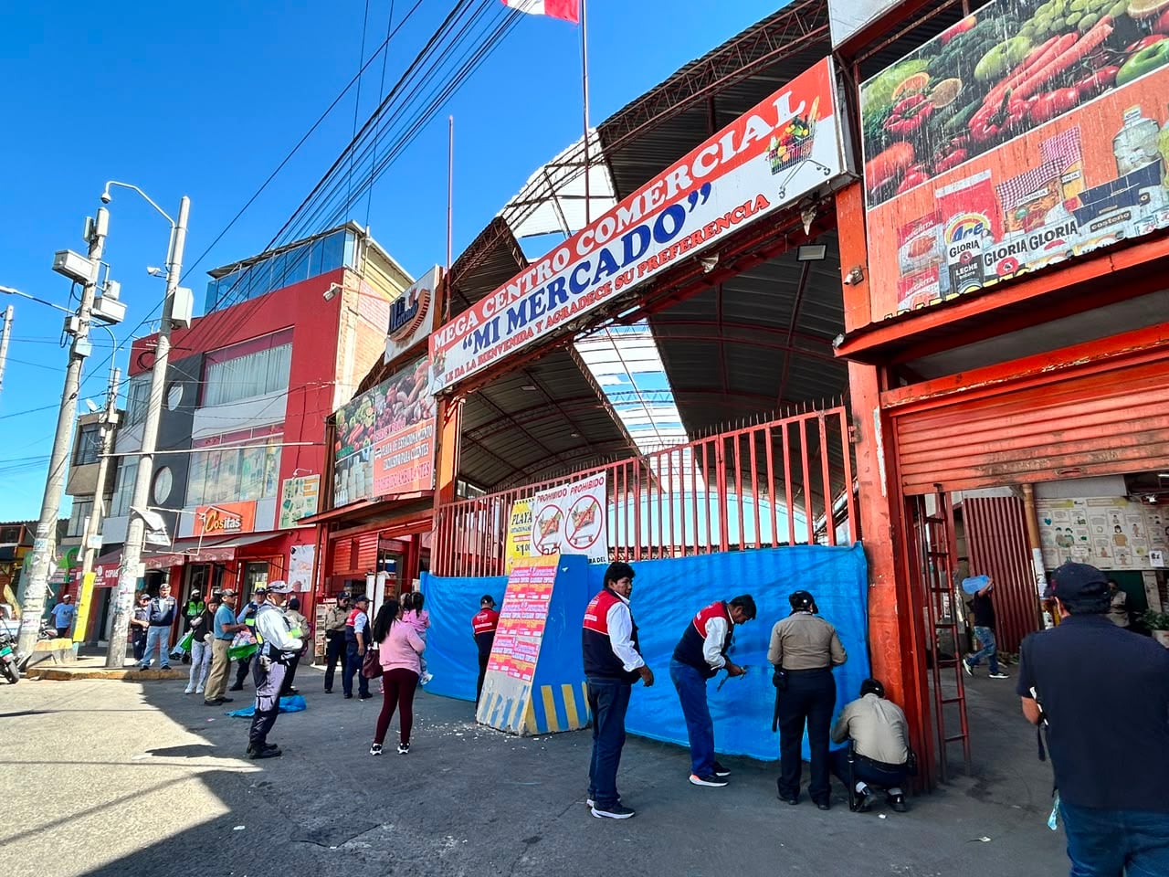 Clausuran dos mercados en la plataforma comercial Andrés Avelino Cáceres en Bustamante y Rivero