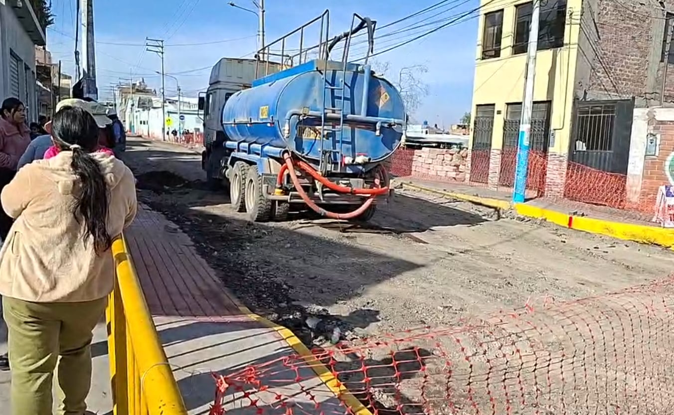Congestión vehicular por cierre de la calle Peral en el Cercado de Arequipa