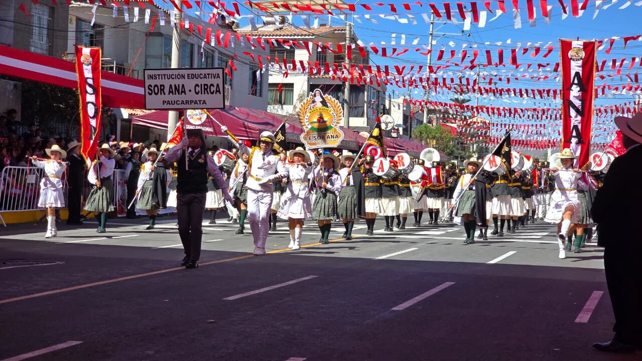 Colegio Sor Ana-CIRCA en el Desfile cívico escolar en Paucarpata (Arequipa) por el 205 Aniversario de la Independencia del Perú. (Foto: Yunsu Pariapaza/@photo.gec)